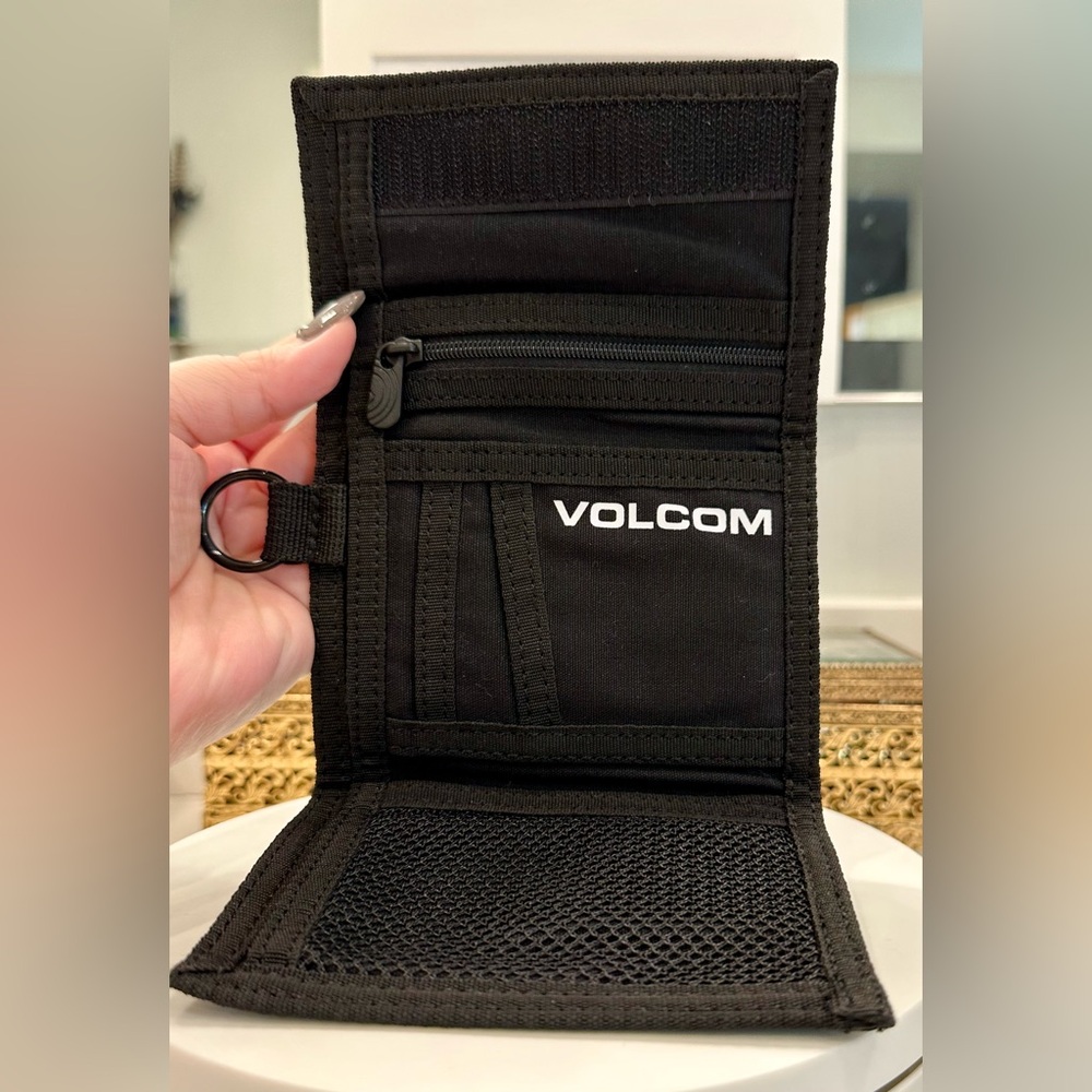Volcom - Black-OnBlack Tri-Fold Canvas Velcro-Close Wallet w/ Ring - EUC - Picture 10 of 17